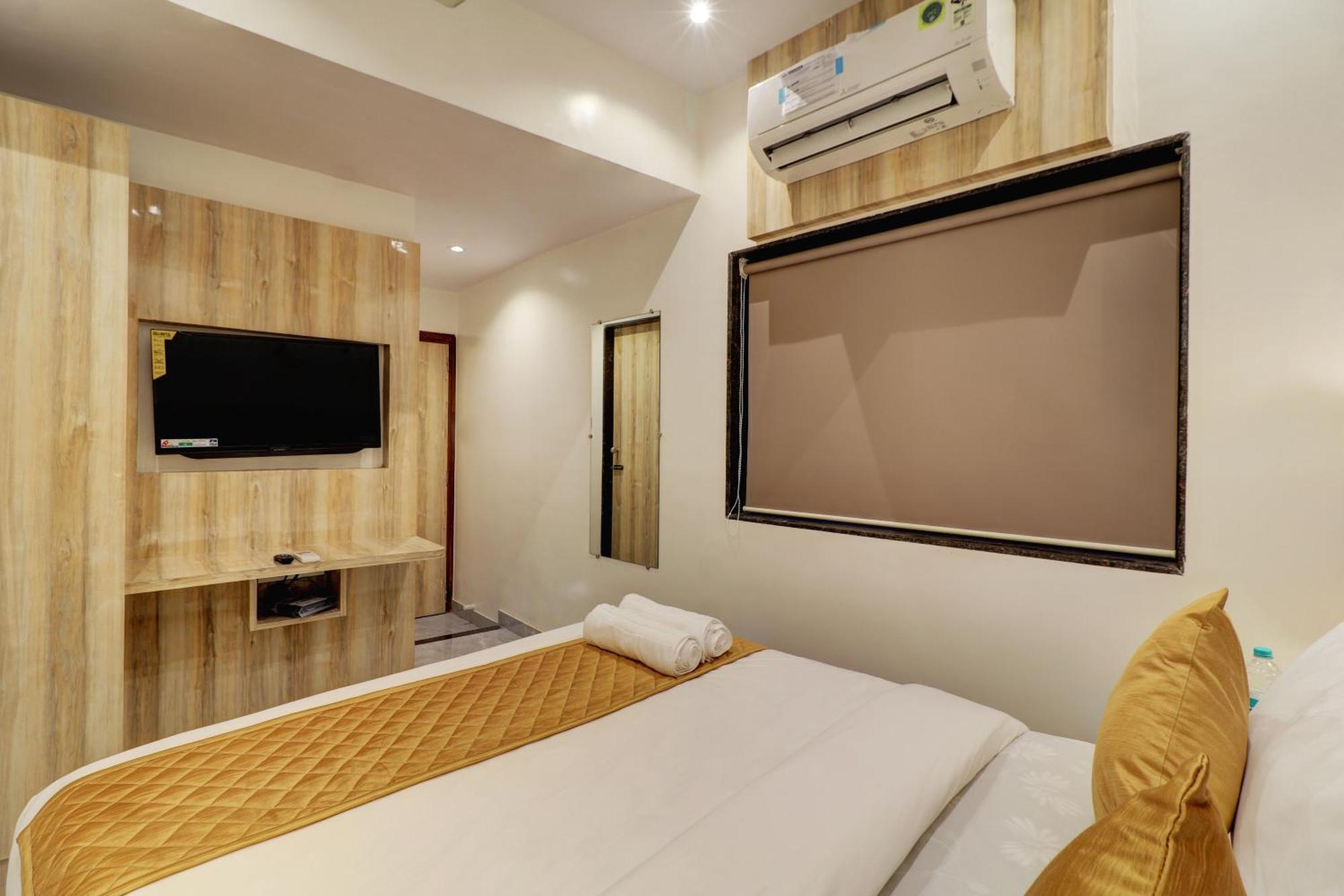 Hotel Enigma Inn Мумбай Екстериор снимка