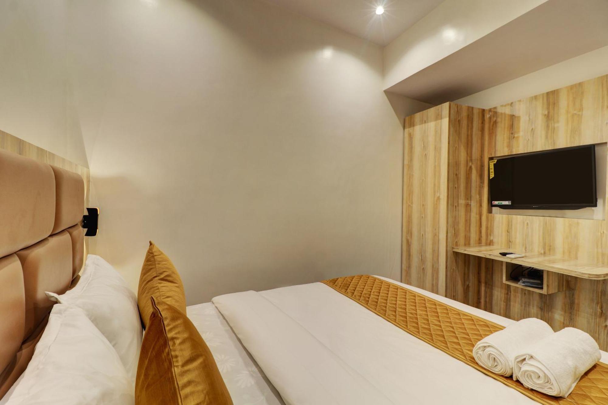 Hotel Enigma Inn Мумбай Стая снимка