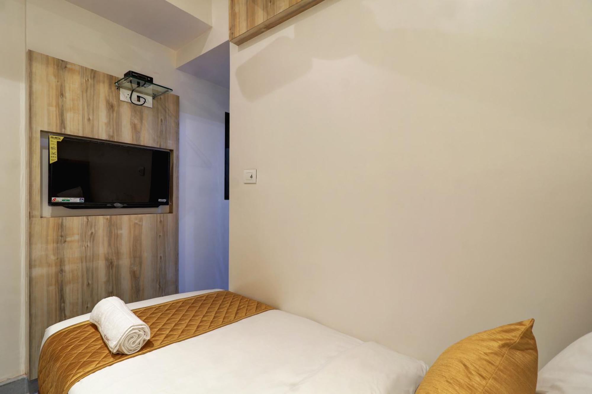 Hotel Enigma Inn Мумбай Стая снимка