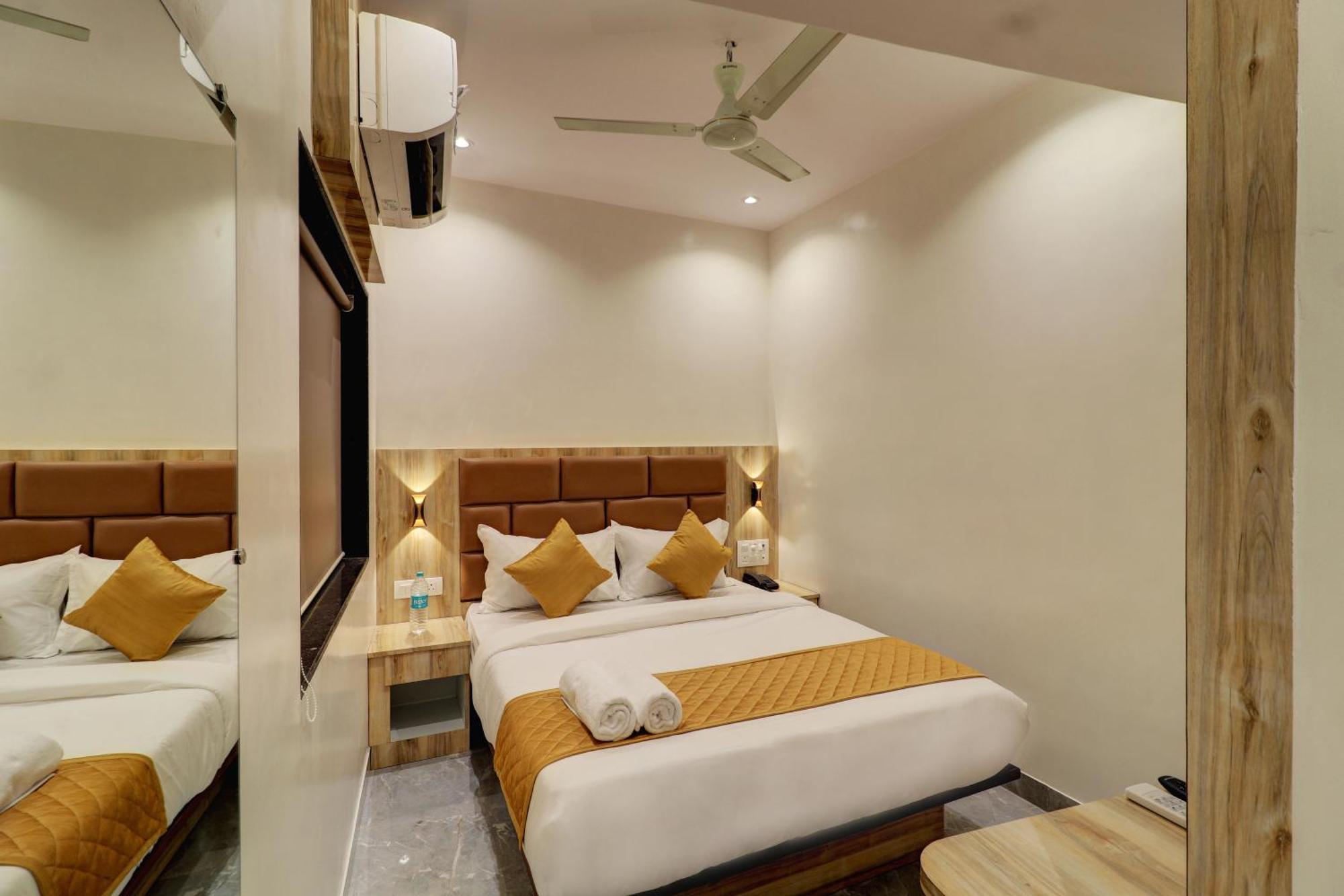 Hotel Enigma Inn Мумбай Екстериор снимка