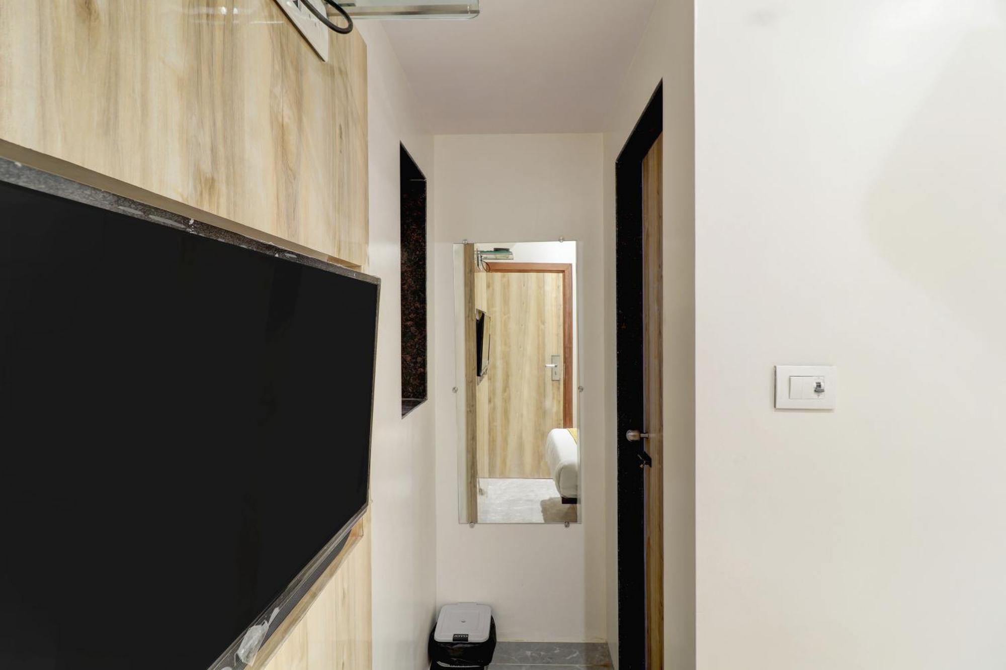 Hotel Enigma Inn Мумбай Стая снимка